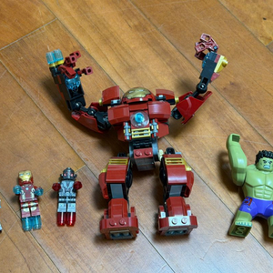 레고 76031 미니피규어만 판매합니다.