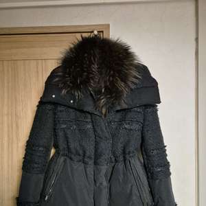 MINE 블랙 트위드 폭스퍼 패딩 자켓