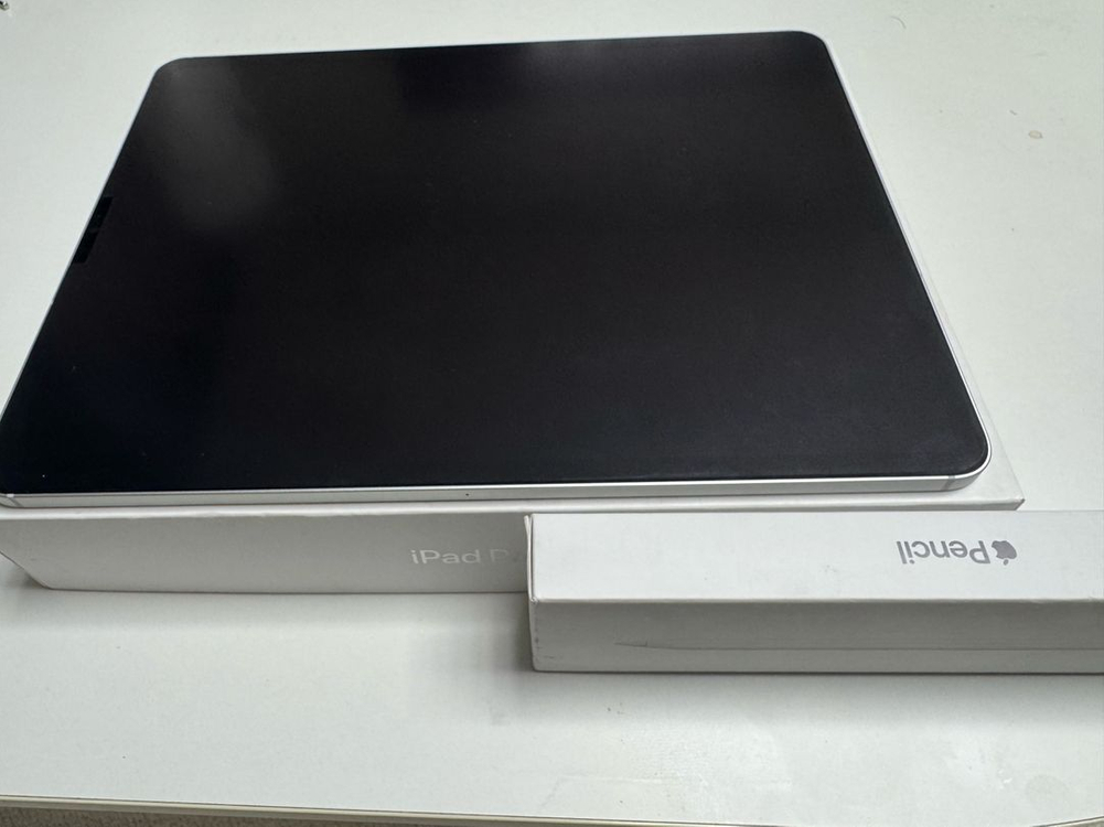 아이패드 프로 12.9인치 5세대 128GB 셀룰러 판매합니다--1