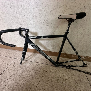 엔진11볼텍스 19년식 황금 M사이즈 53 반차로 빠르게 급처합니다 대차X