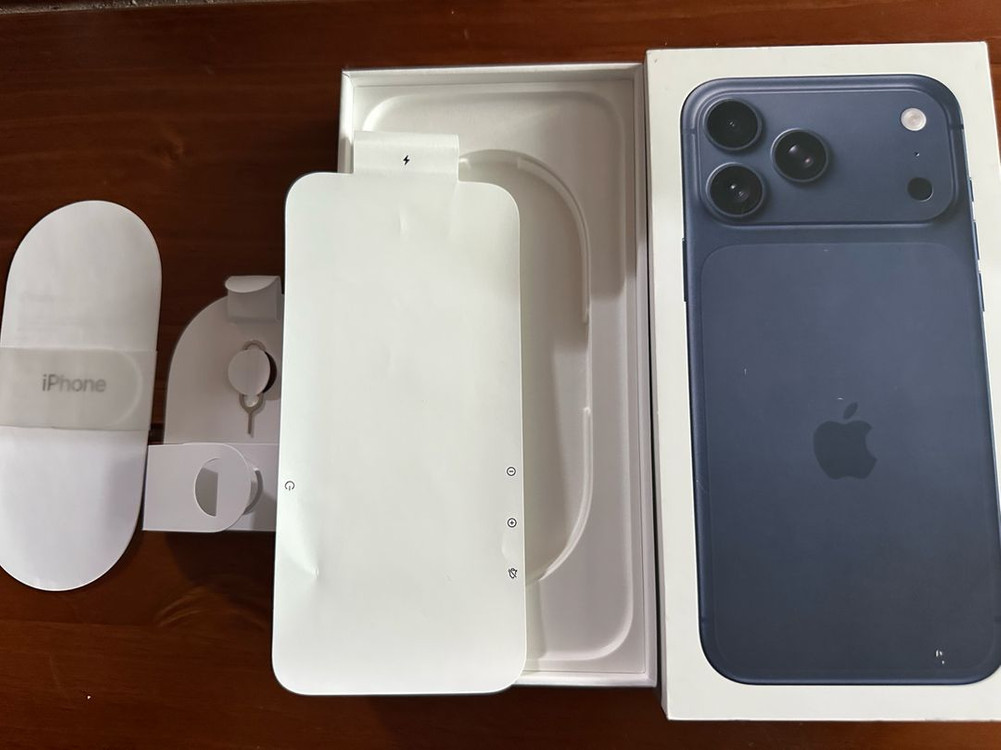 아이폰박스 아이폰17프로맥스 딥블루 코스믹오렌지 아이폰17프로 실버 빈박--2