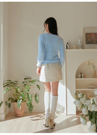 [새상품] 커먼유니크 클라우드 벌룬 라운드 퍼 니트 스카이블루 이미지