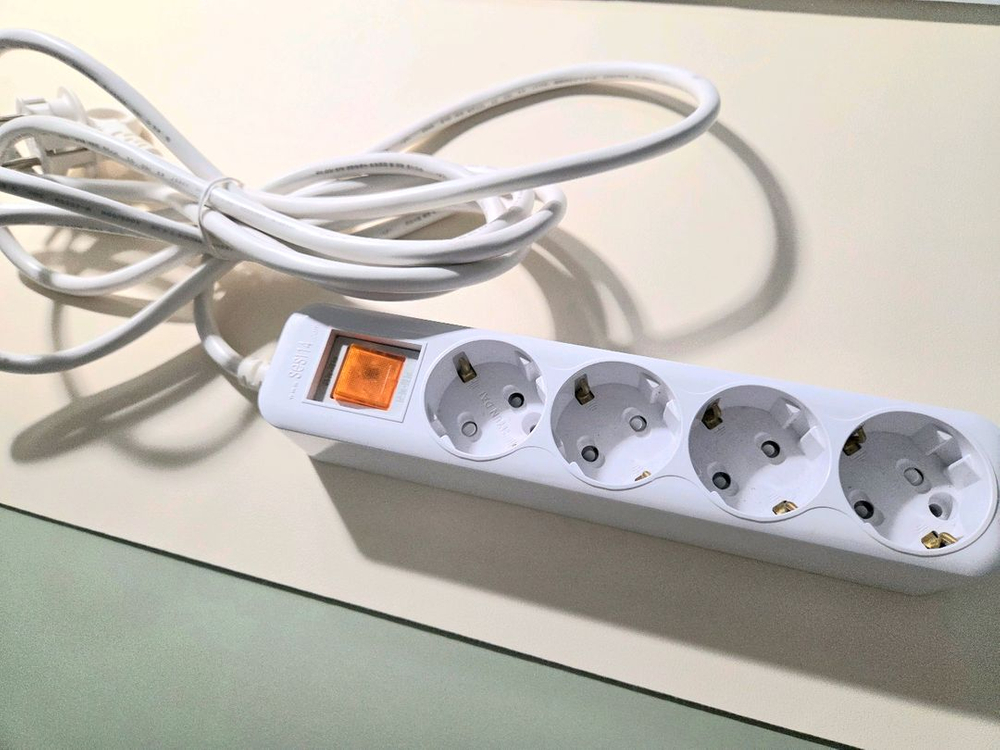 +.* 화이트 4구 멀티탭 전원 버튼식 *.+--0