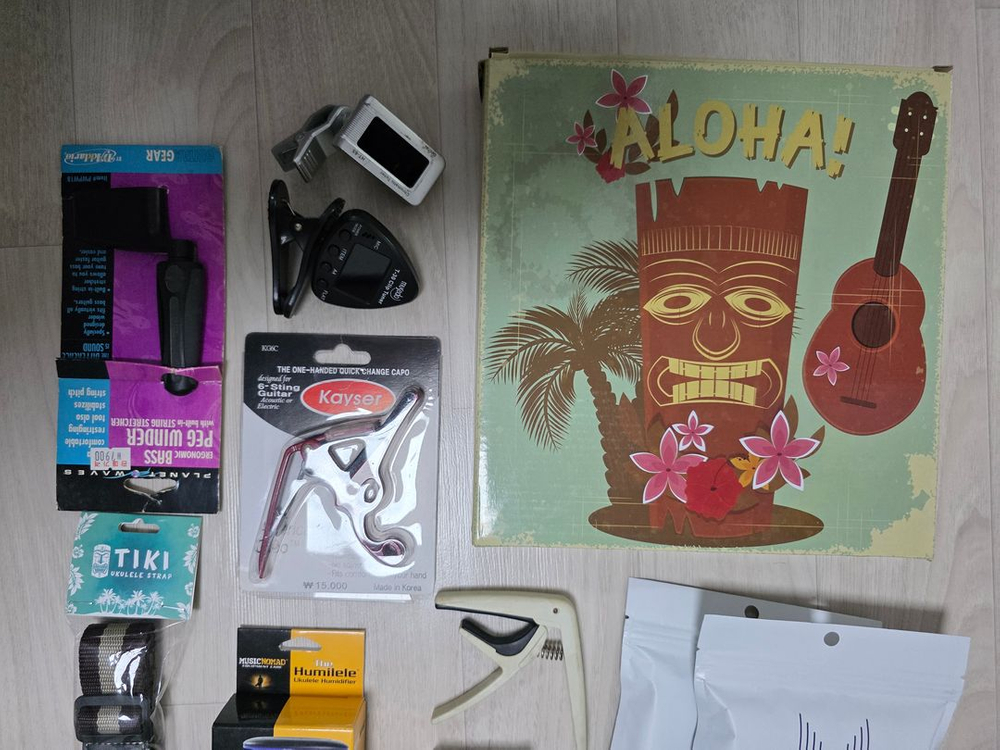 여러가지 용품들(우쿨렐레&기타관련) 일괄 판매합니다.--1