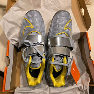 나이키 역도화 로말레오4 100% 새제품 (255 사이즈) 울프그레이 라이트닝