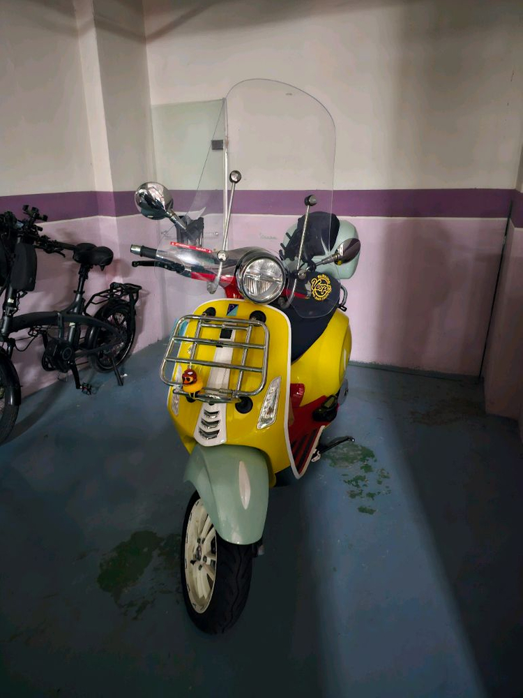 베스파 프리마베라 션 우더스푼 400만 이미지