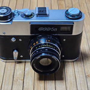 구 소련의 라이카마운트 RF 카메라인 FED-5B 판매