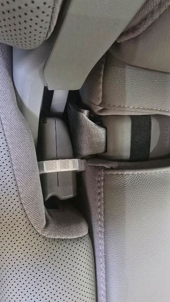 아이오닉5 2열 안전벨트 버클 고정 부속 팝니다. 이미지