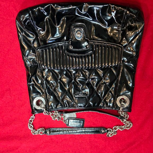 코치 퀼팅 에나멜 숄더 가방