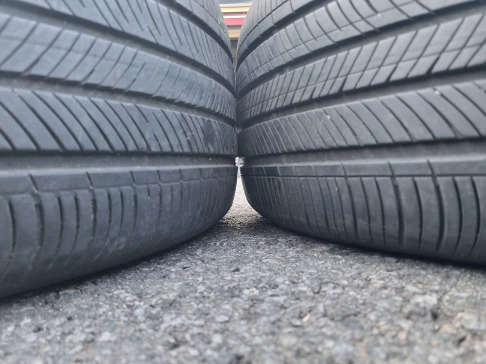 아우디 A6 고스트 20인치 2454020 휠타이어 팝니다--6