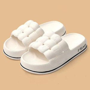 [새상품] 미란다 큐티 엠보싱 FEAD 슬리퍼, 화이트, 245