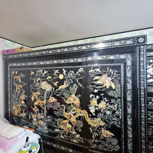 자개 장롱 + 자개 옷장 + 자개 화장대 + 자개 TV장 = 자개 중고 세트 이미지