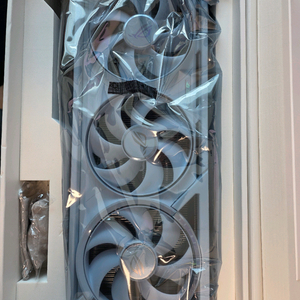 RTX 5090 아스트랄 화이트