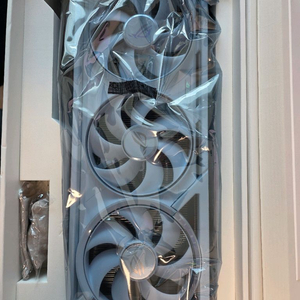 RTX 5090 아스트랄 화이트