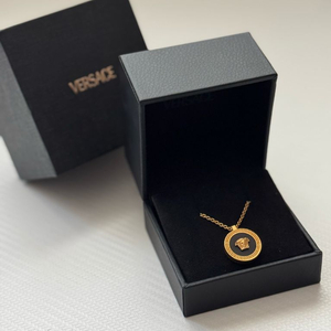 메두사 목걸이 베르사체 이미지