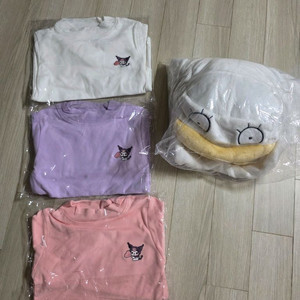 120사이즈 쿠로미 티 3개 + 오리 실내복 잠옷 일괄