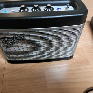 펜더(Fender)의 뉴포트(Newport) 블루투스 스피커