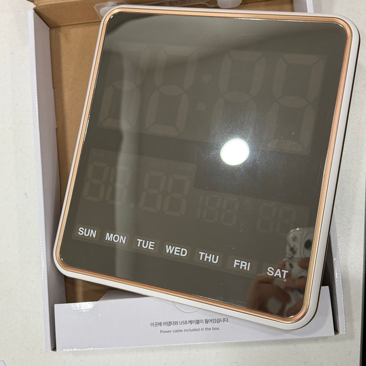 OWC 실루엣 스퀘어 LED 캘린더 벽시계 골드--1