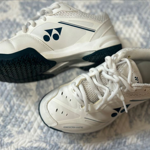 요넥스 배드민턴화