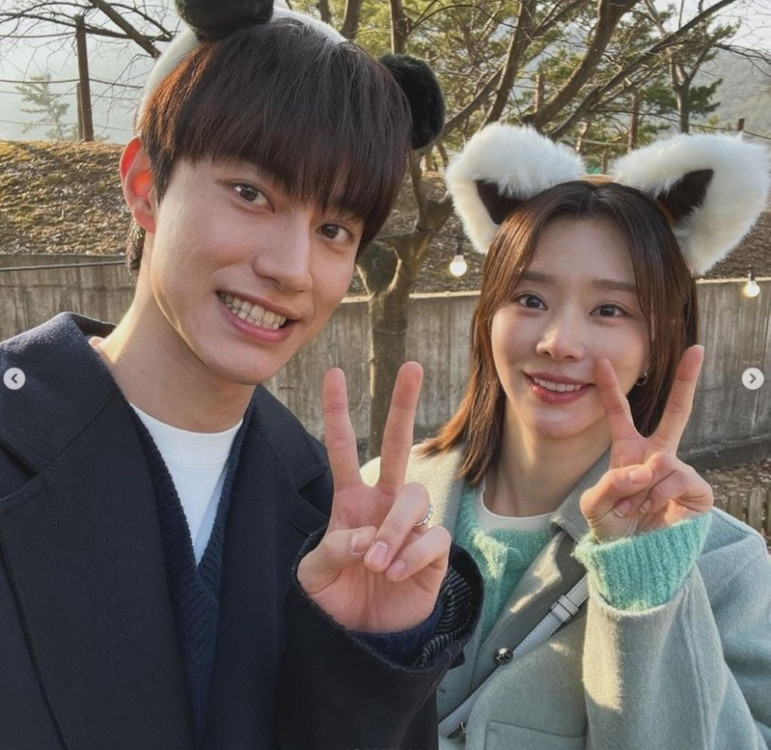 온앤온 on&on 니트가디건 데이트룩 이미지