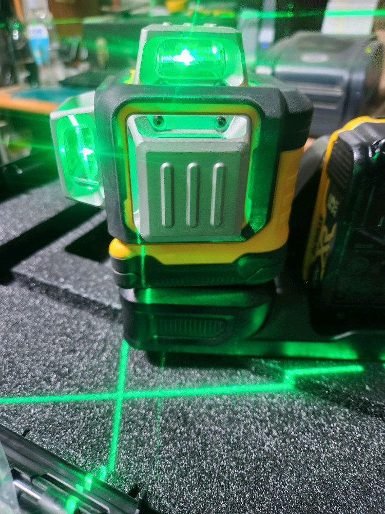 디월트 20v 그린레벨기 DCE089G18 A급 판매 이미지