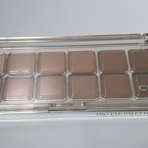 클리오 라떼는선임 섀도우팔레트