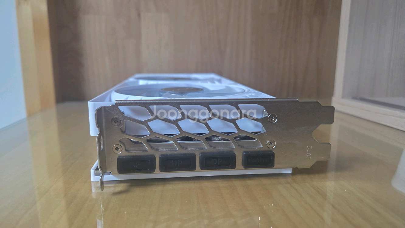 갤럭시 rtx 5060ti oc 8gb 화이트 팝니다.--7