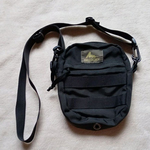 그레고리 구로고 스피어 파우치 크로스백