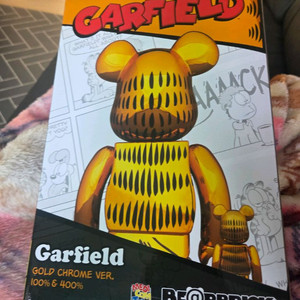 베어브릭 가필드 골드크롬 팝니다. 100% + 400% 이미지