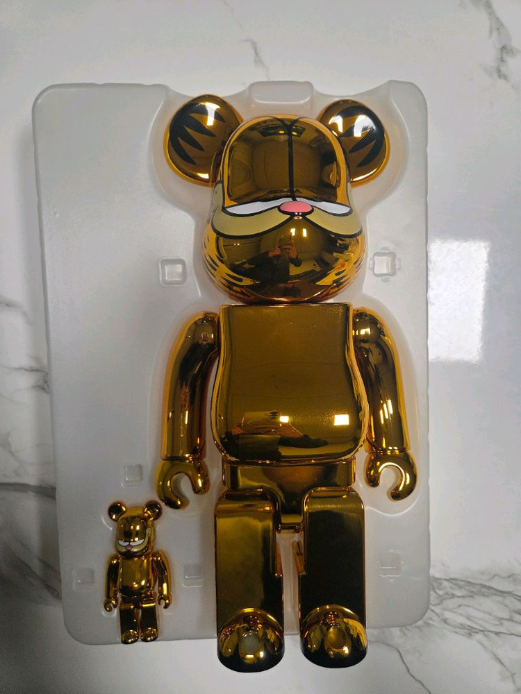 베어브릭 가필드 골드크롬 팝니다. 100% + 400% 이미지