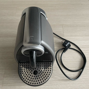 네스프레소 커피머신 에센자 c101 이미지