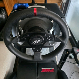 레이싱게임 거치대,핸들,ps4 등 사진에 보이는거 팔아요 이미지