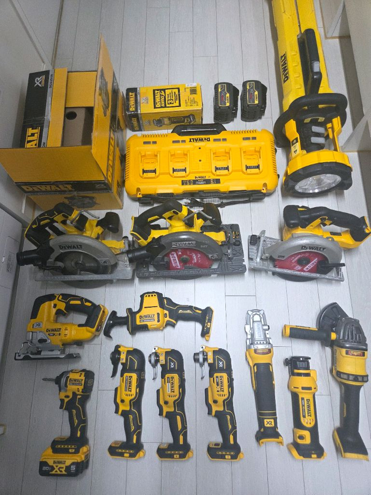 디월트 풀세트 직쏘 컷쏘 그라인더 멀티커터 스킬 월커터 임팩 해머 드릴 실타카 대타카 충전기 배터리 플랜지쏘--1