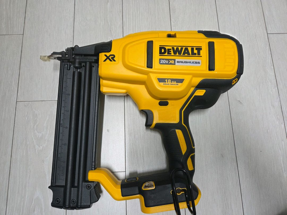 디월트 풀세트 직쏘 컷쏘 그라인더 멀티커터 스킬 월커터 임팩 해머 드릴 실타카 대타카 충전기 배터리 플랜지쏘--6