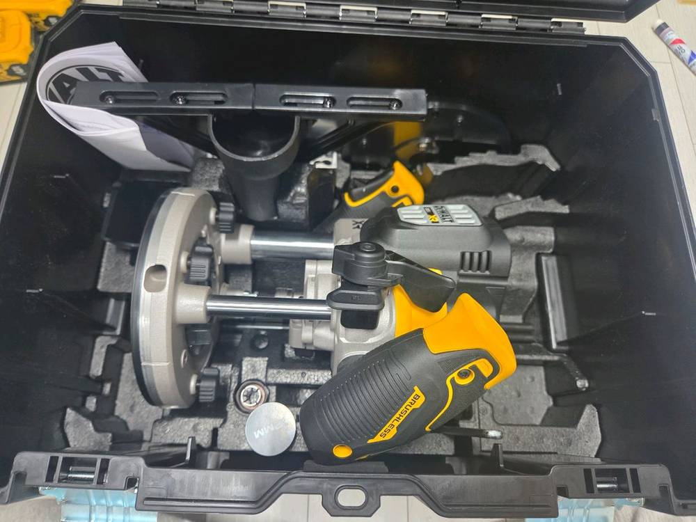 디월트 풀세트 직쏘 컷쏘 그라인더 멀티커터 스킬 월커터 임팩 해머 드릴 실타카 대타카 충전기 배터리 플랜지쏘--7