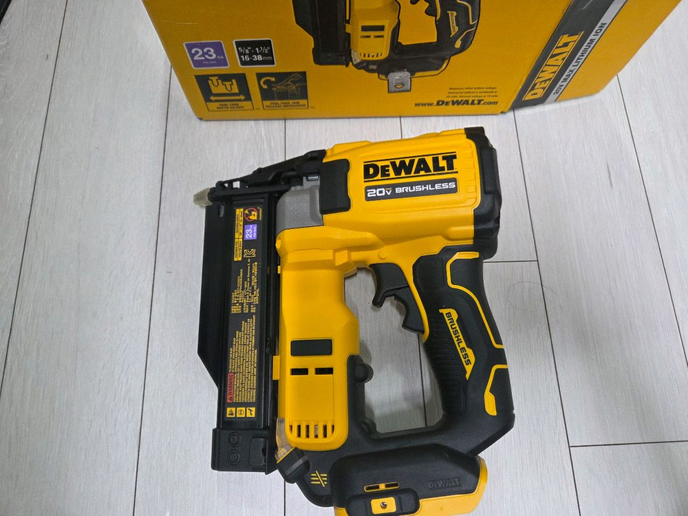 디월트 풀세트 직쏘 컷쏘 그라인더 멀티커터 스킬 월커터 임팩 해머 드릴 실타카 대타카 충전기 배터리 플랜지쏘--9