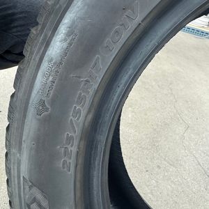 225/55R17 101V 윈터타이어 4본 판매합니다. 이미지