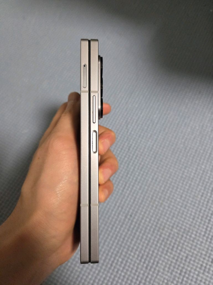 갤럭시폴드6 실버 256 (상태 좋음)--3