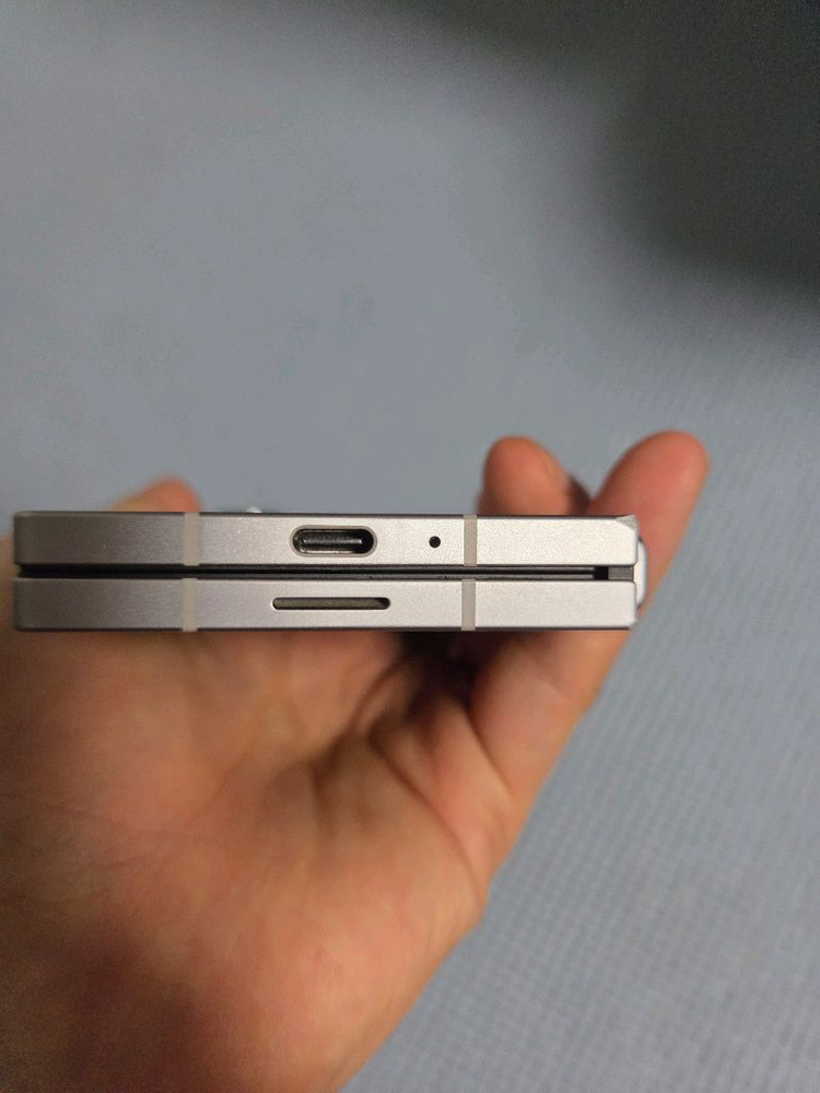 갤럭시폴드6 실버 256 (상태 좋음)--4