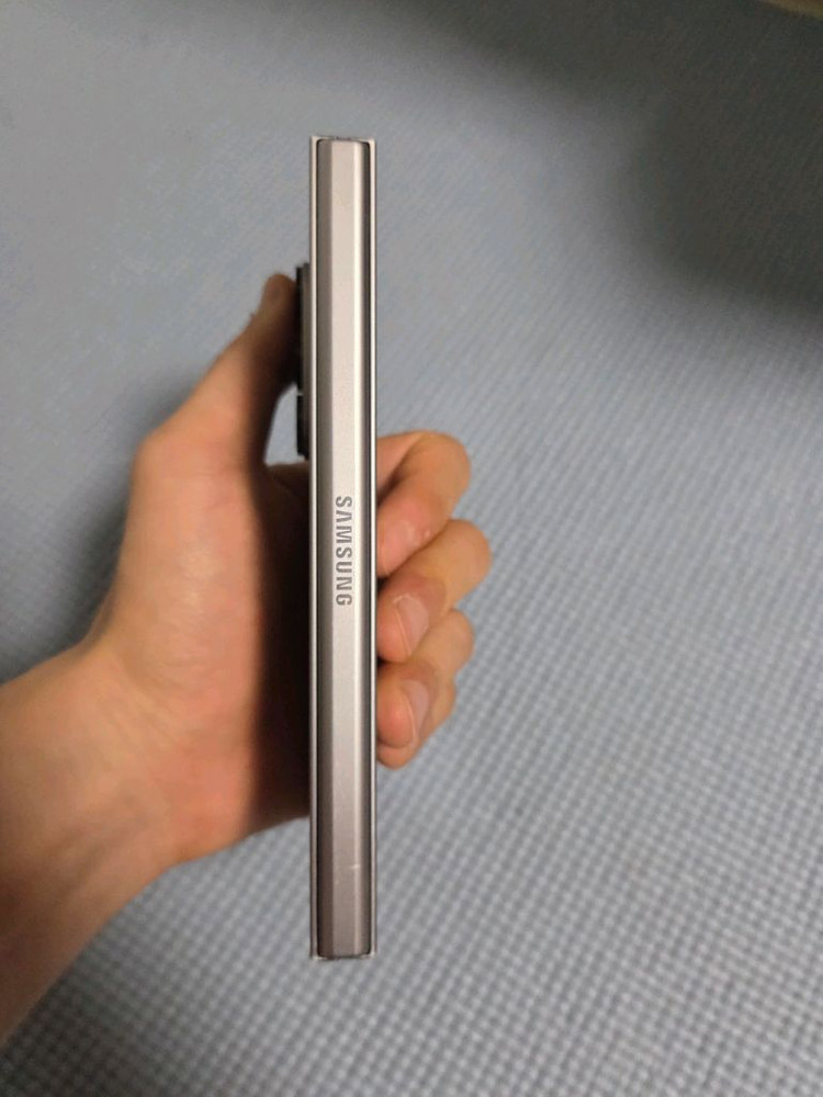 갤럭시폴드6 실버 256 (상태 좋음)--7