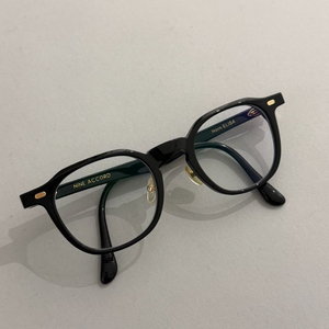 나인어코드 혼 엘리사 블랙 뿔테안경 이미지