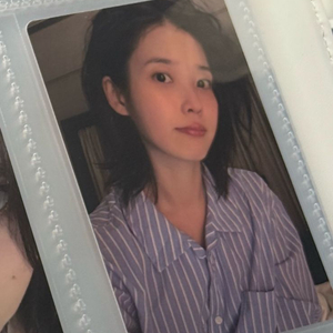 아이유 헐콘 특전 포토카드 이미지