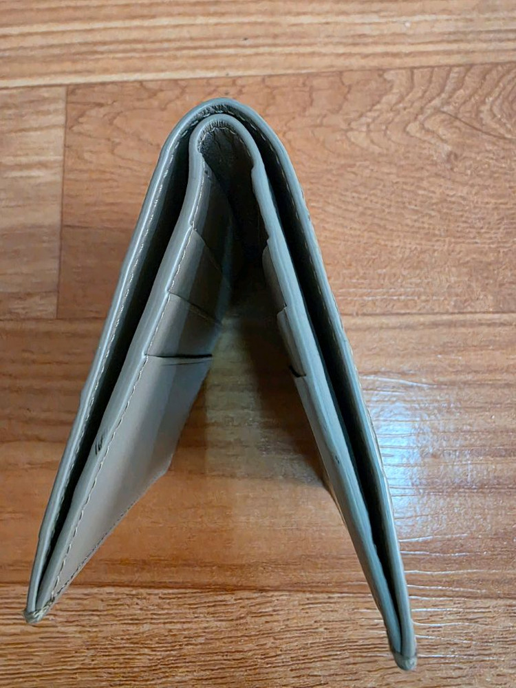 보테가 베네타 인트레 치아토 카드지갑 이미지