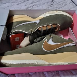 르브론20 올리브 스웨이드 285 판매 합니다