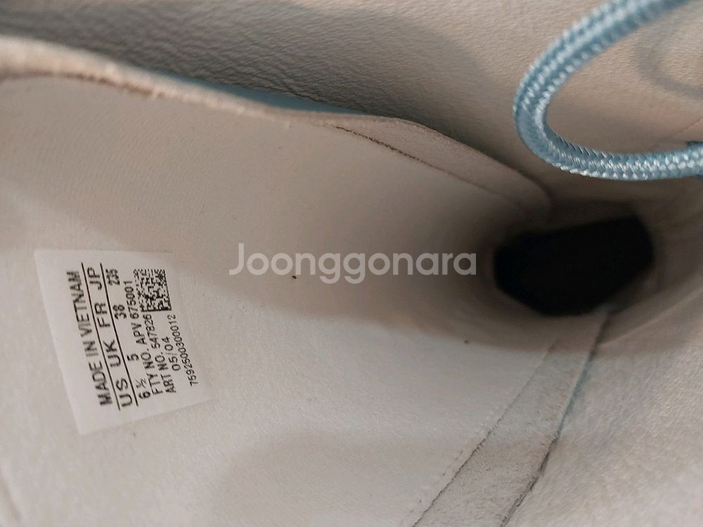 아디다스 산토스 하이 여성용 235mm 부츠입니다. 택포 18만원--6