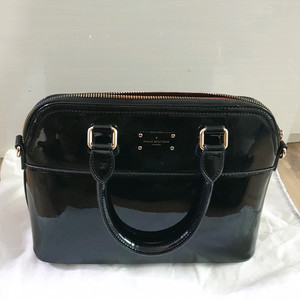 폴스부띠끄 에나멜 가방