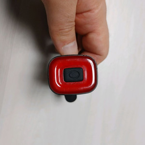 **큐브라이트2K 브레이크 센서 자동 자전거 후미등 팝니다 (택포1.5만)**