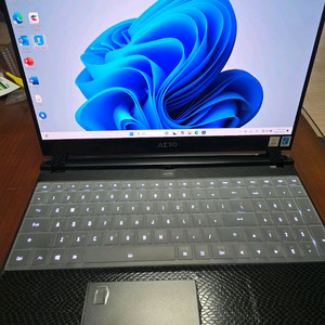 기가바이트 AERO 15 4k Oled XD RTX3070 게이밍 노트북 팝니다