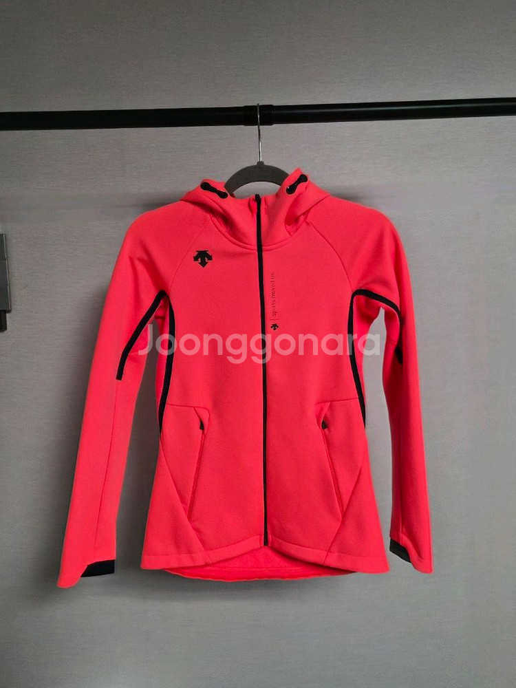 데상트 여성 형광 코랄 후드 집업 SS--1