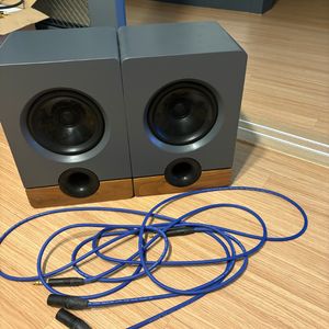 아웃풋 프론티어 스피커